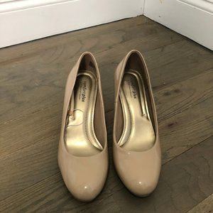 comfy nude pumps